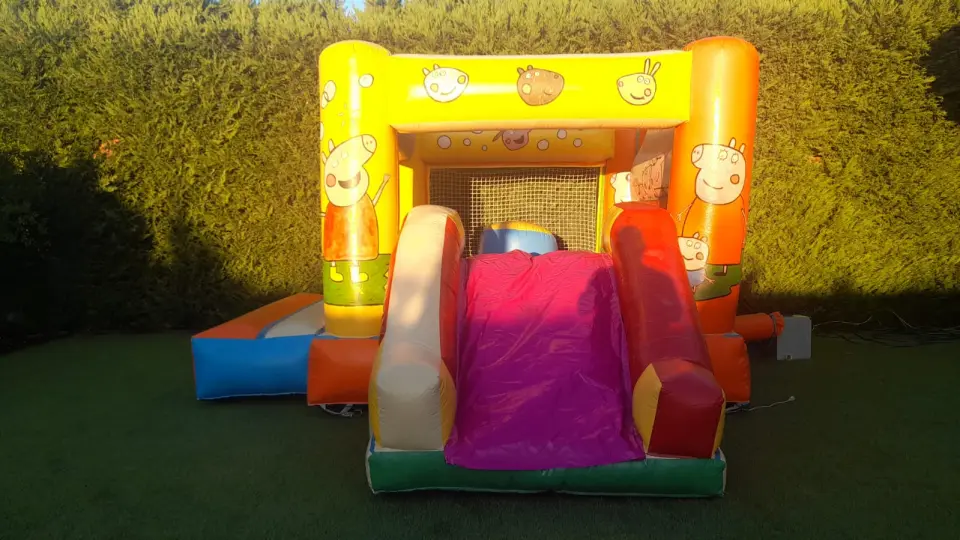 CASTILLO HINCHABLE PEPPA PIG, hinchable en alquiler
