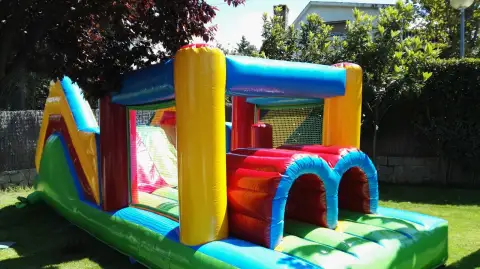 Castillo hinchable pista americana mediana 2