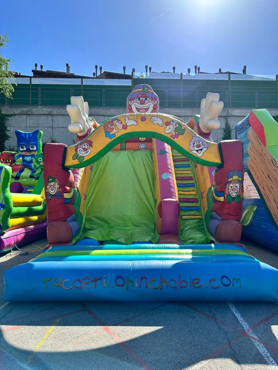 CASTILLO HINCHABLE PAYASOS ESPECIAL, hinchable en alquiler