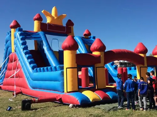CASTILLO HINCHABLE WIPE OUT CAIDA LIBRE, hinchable en alquiler