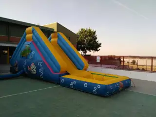 CASTILLO HINCHABLE TOBOGAN ACUATICO TERRESTRE ICEBERG 2(ADAPTABLE A PISCINA)