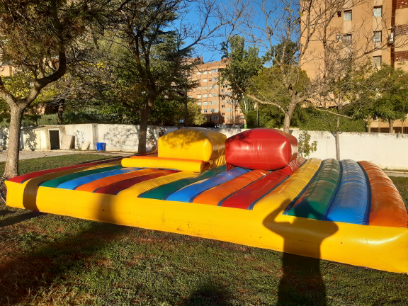 Castillo hinchable gladiadores humanos