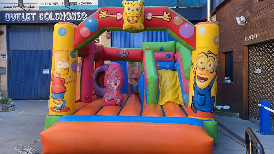CASTILLO HINCHABLE MULTIPLAY MEDIANO, hinchable en alquiler
