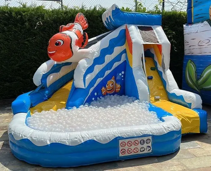 CASTILLO HINCHABLE NEMO ACUATICO / BOLAS, hinchable en alquiler