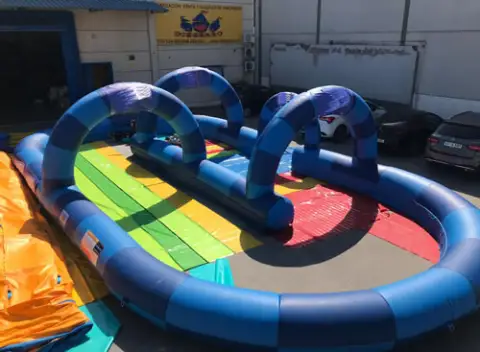 Castillo hinchable circuito de karts hinchable - 16 metros - azul