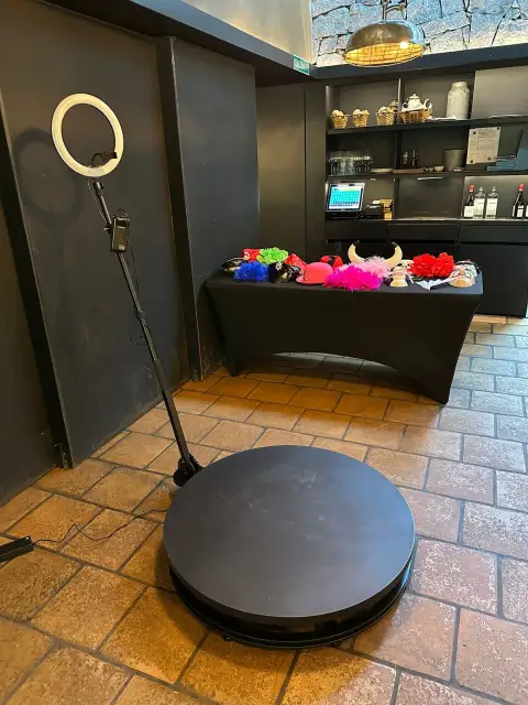 Fotomaton 360 con atrezzo (4 horas)