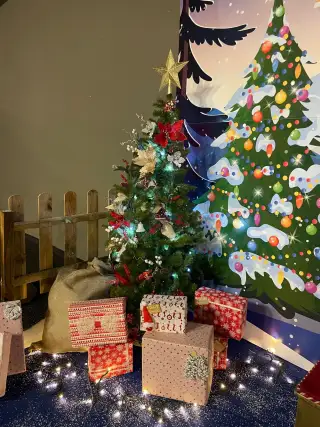 ATREZZO ARBOL DE NAVIDAD - DECORADO - 1,70 METROS