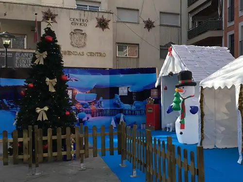ATREZZO ARBOL NAVIDAD DECORADO 4 METROS ALTURA, hinchable en alquiler