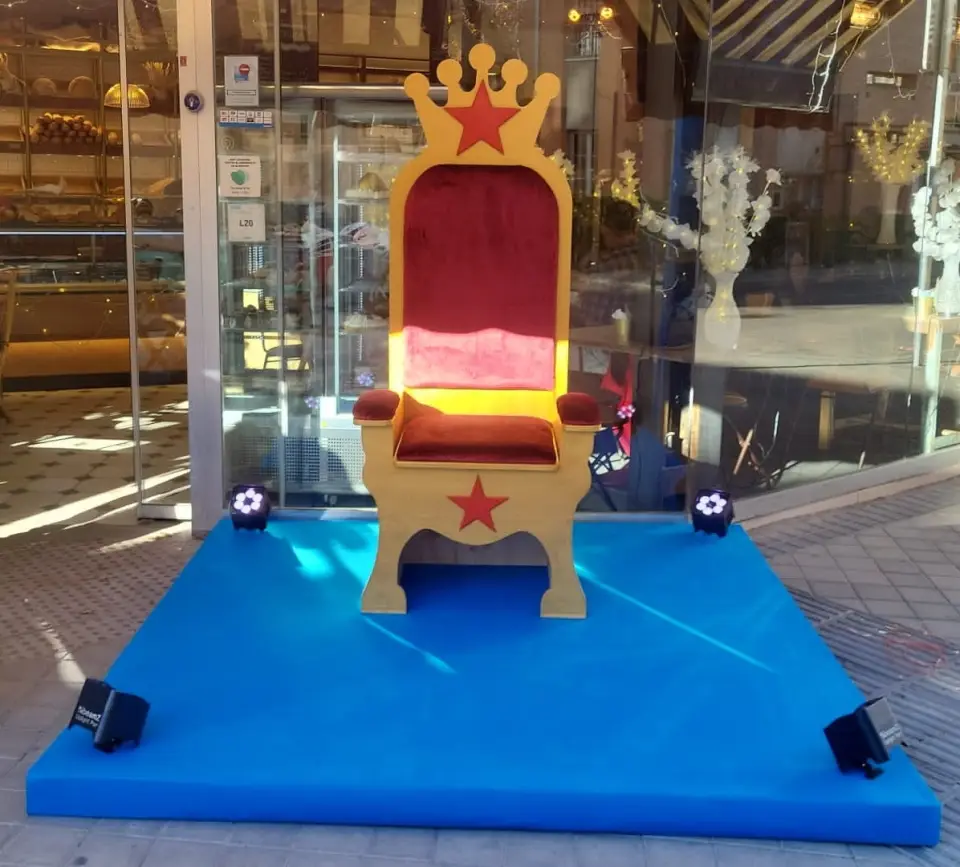 TRONO REAL (13) ALTO ROJO, hinchable en alquiler