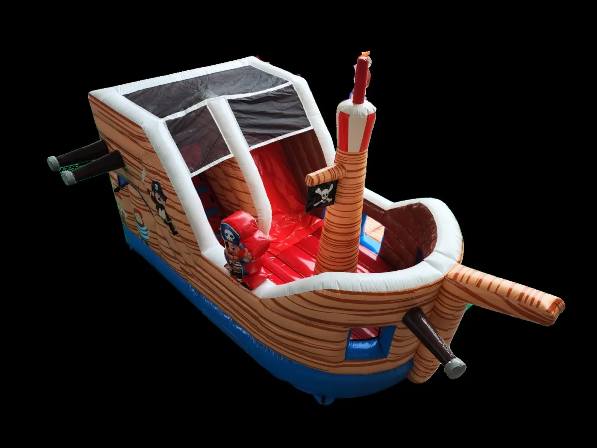 Castillo hinchable con forma de barco